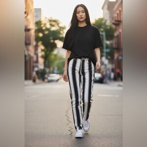 BDG Black and White Striped Straight Leg MOM Jeans sz 26